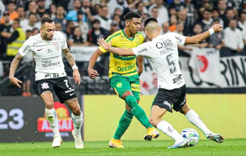 Giuliano avalia empate do Corinthians e reconhece momento